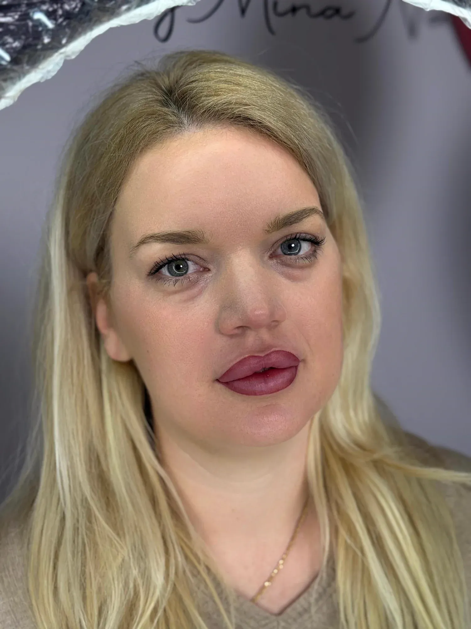 Rezultat trajne šminke usana